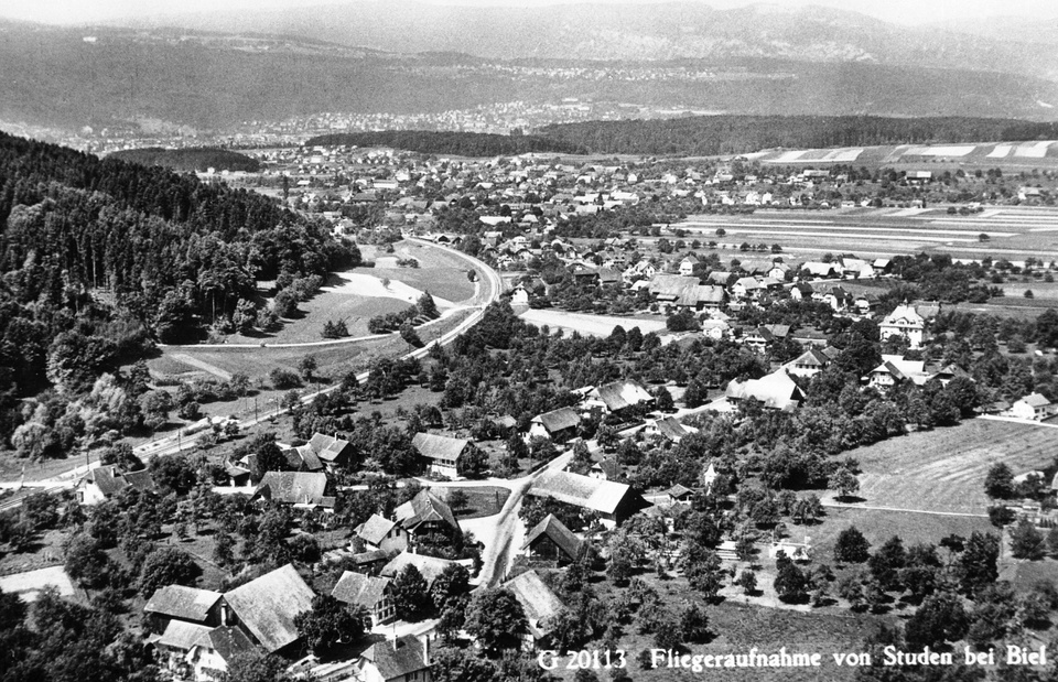 051 Luftaufnahme von Studen 1950